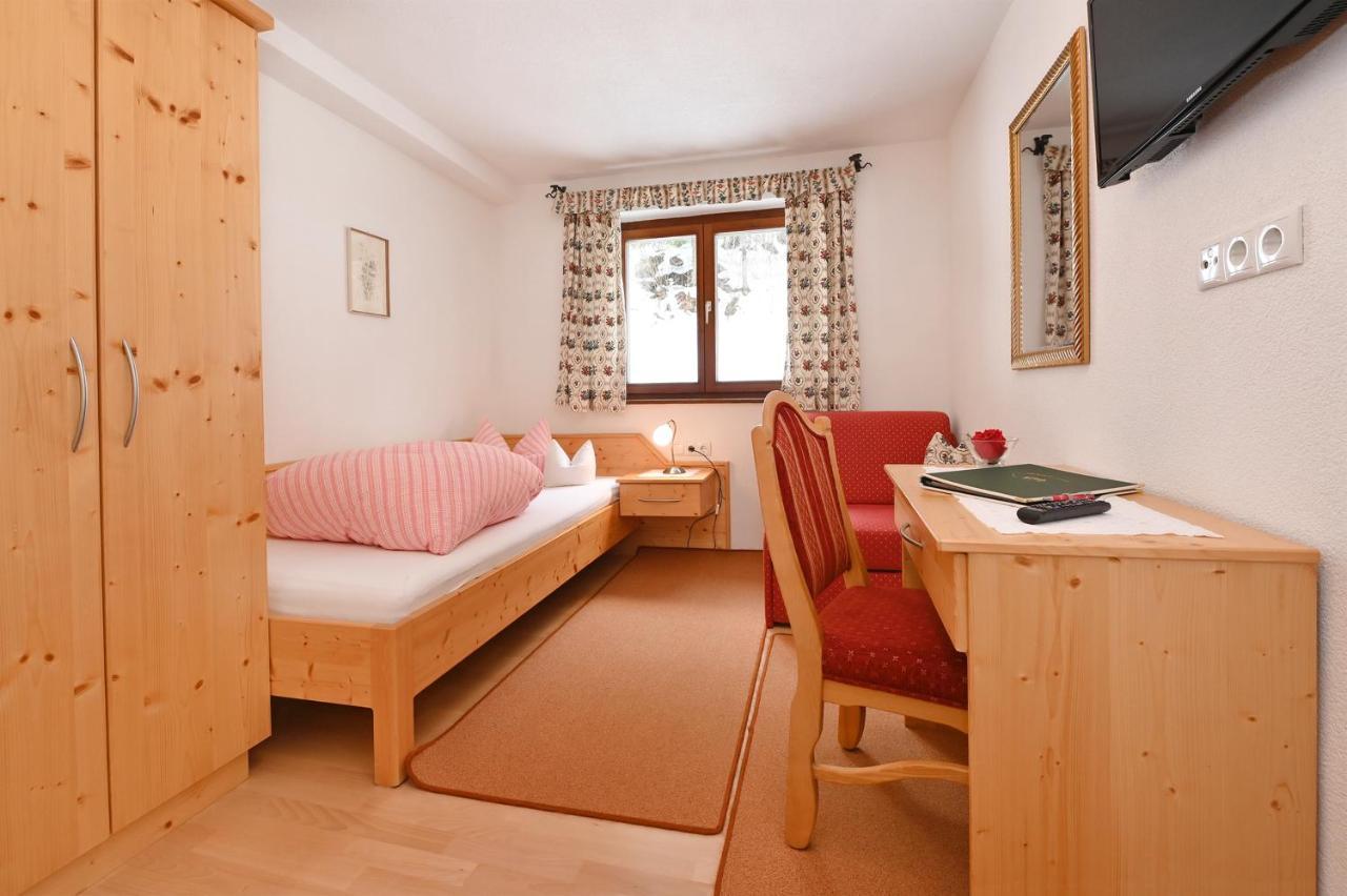 Hotel Montabella Schruns Екстериор снимка