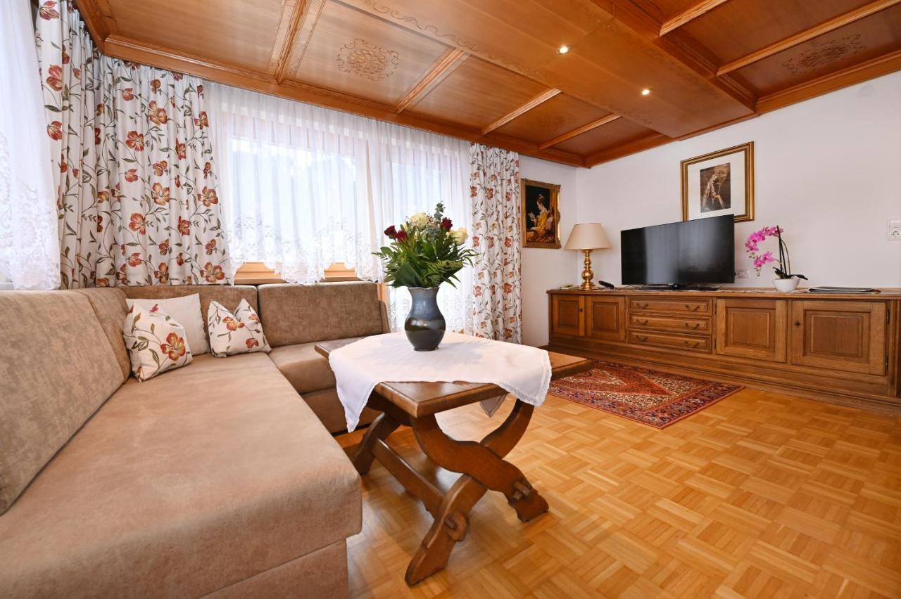 Hotel Montabella Schruns Екстериор снимка