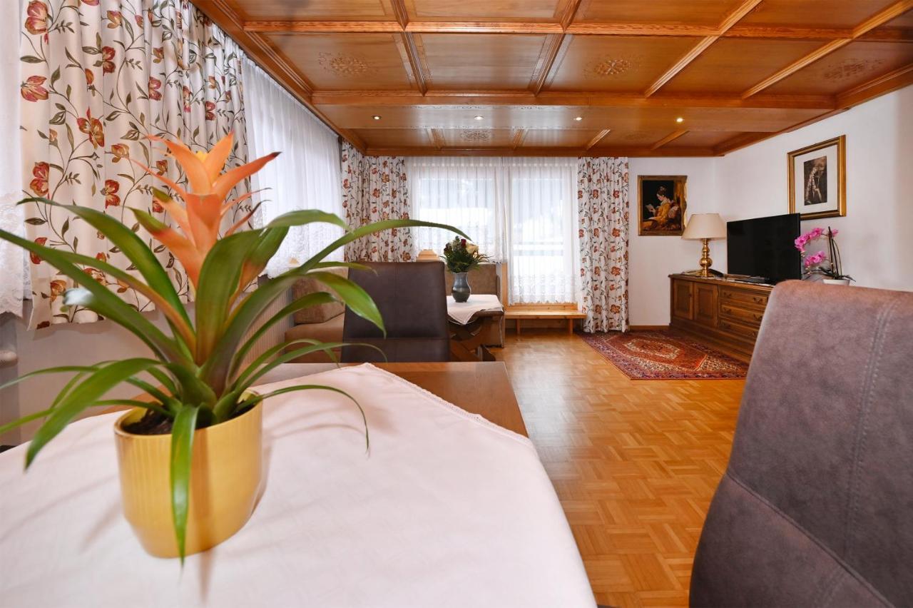 Hotel Montabella Schruns Екстериор снимка
