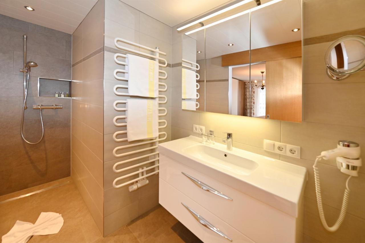 Hotel Montabella Schruns Екстериор снимка