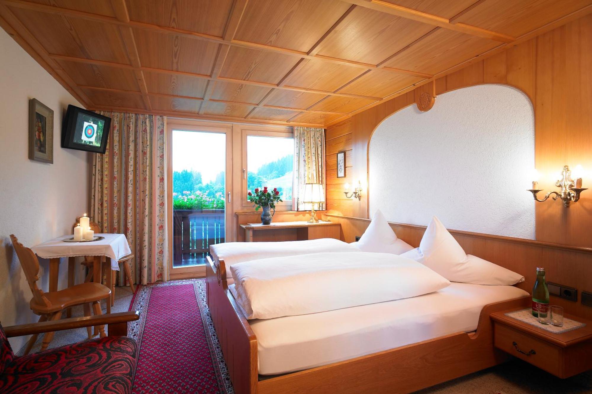 Hotel Montabella Schruns Екстериор снимка