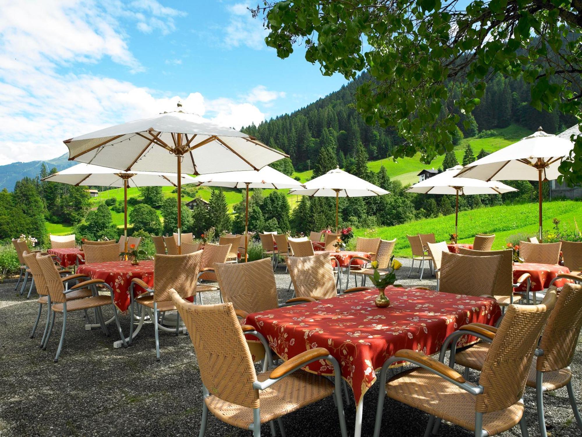 Hotel Montabella Schruns Екстериор снимка