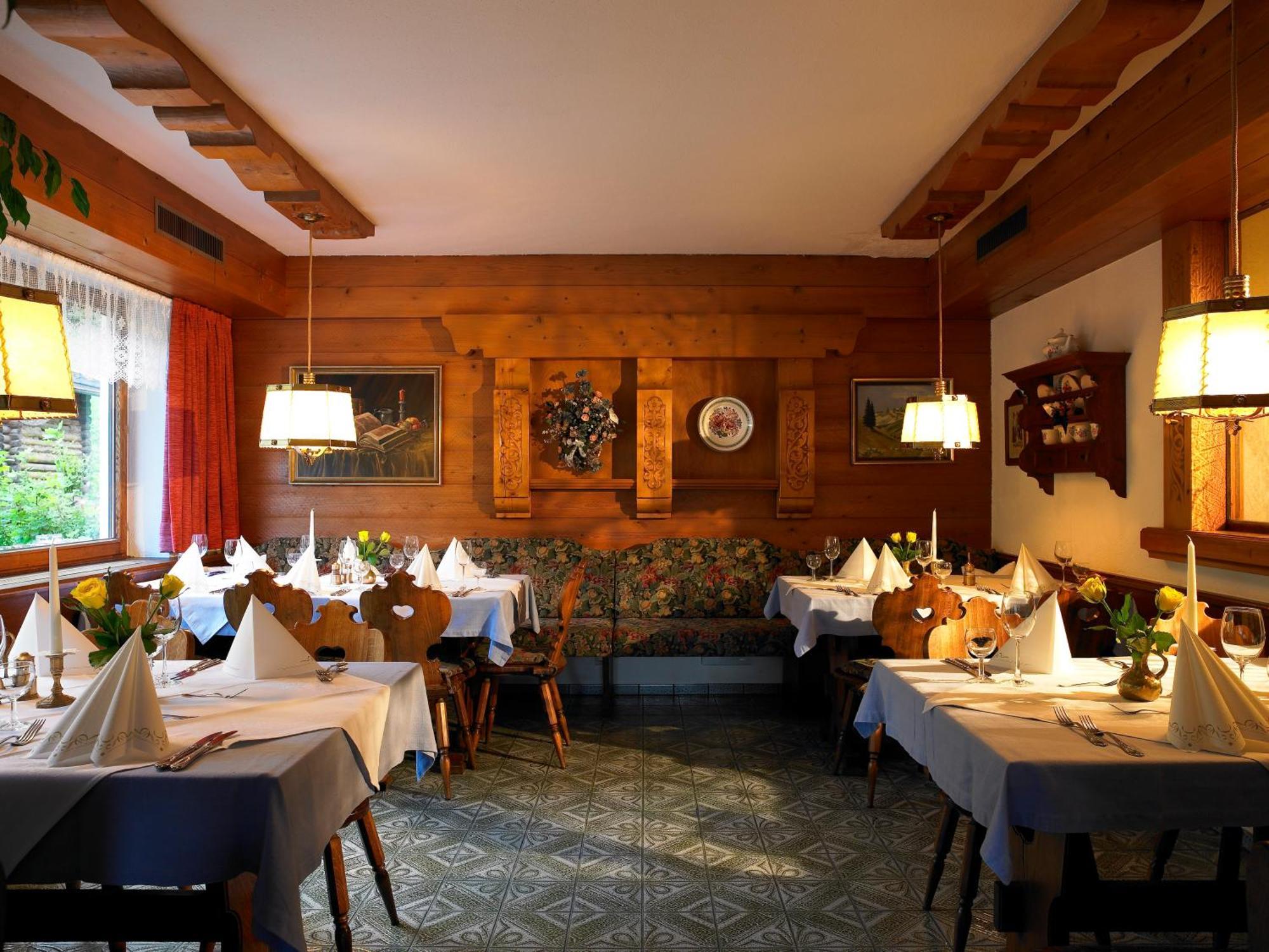 Hotel Montabella Schruns Екстериор снимка