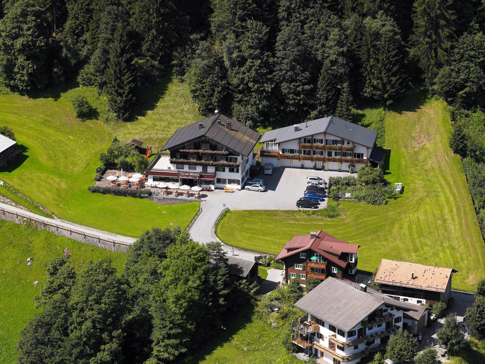 Hotel Montabella Schruns Екстериор снимка