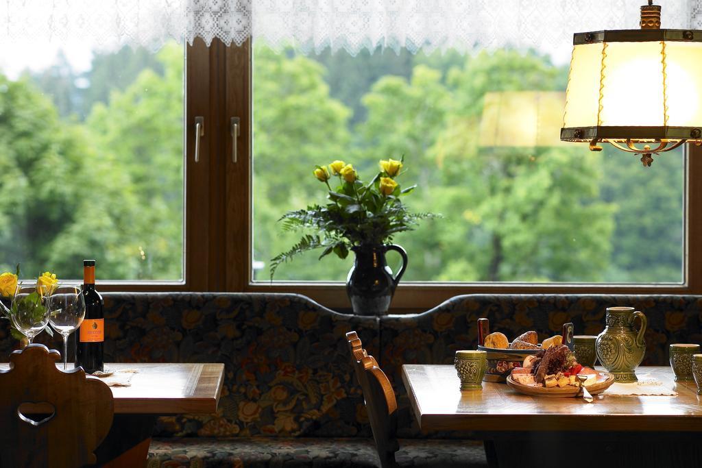 Hotel Montabella Schruns Екстериор снимка